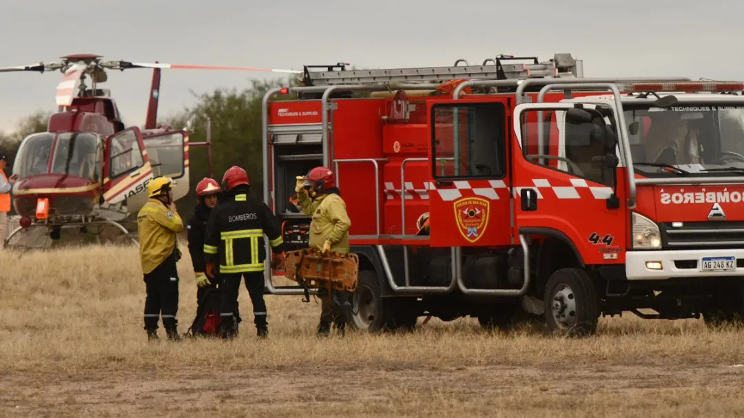 El helicóptero se trasladaba a combatir incendios en La Rioja.