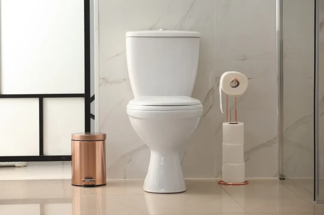 Adiós al sarro del baño con un truco casero que requiere de un ingrediente. Foto: Shutterstock