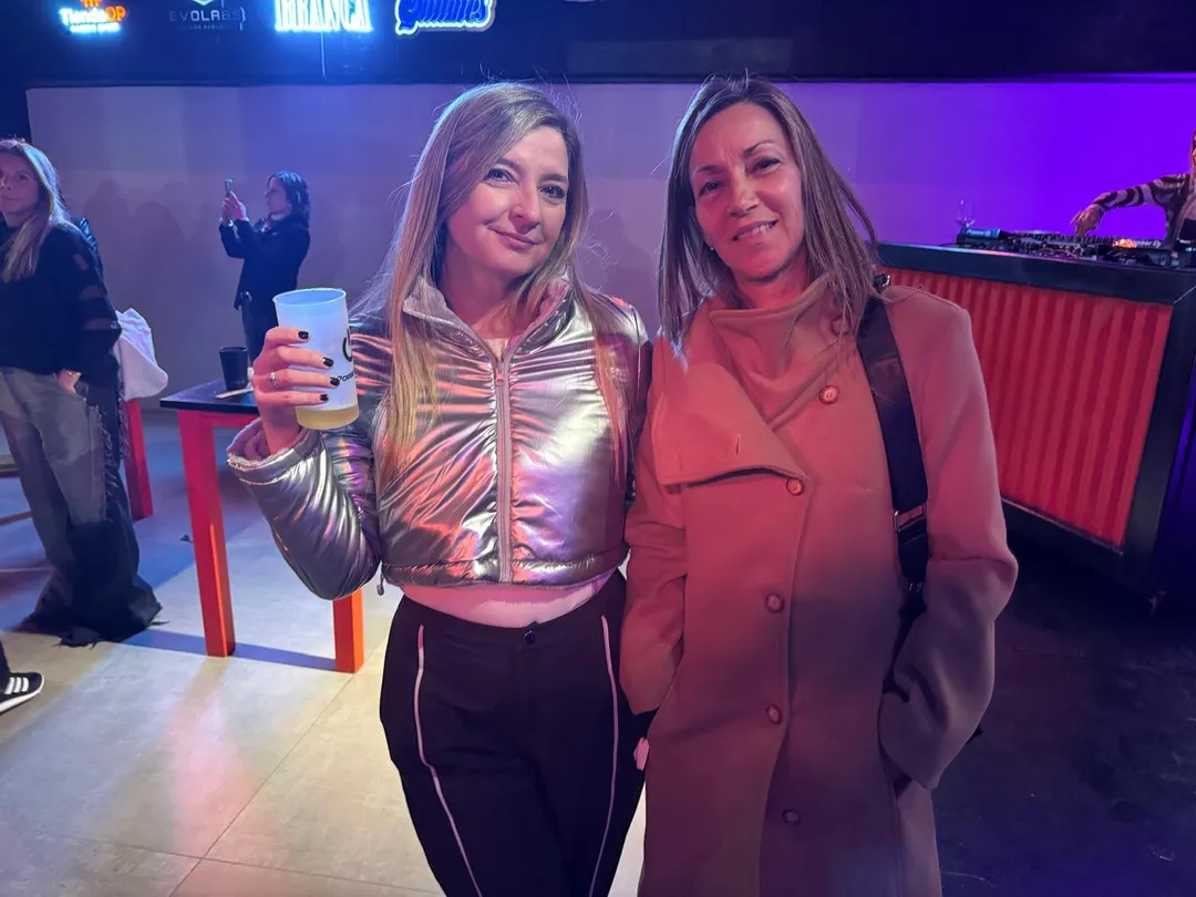 Paola Piquer fue con su amiga Julieta Di Prima.