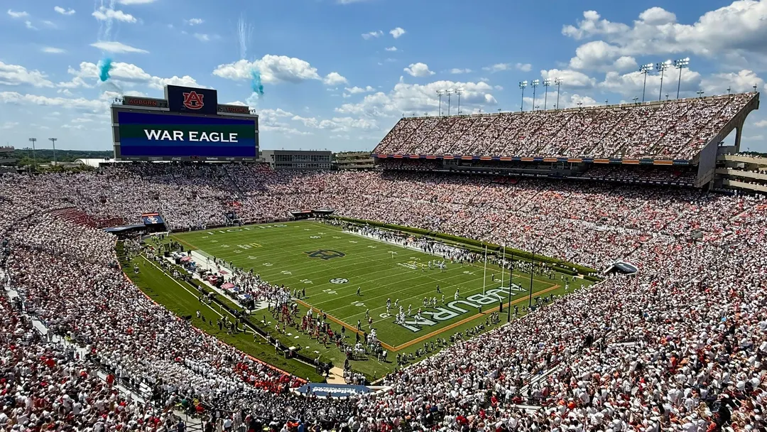 El Jordan-Hare Stadium es un mítico estadio de fútbol americano colegial ubicado en Auburn, Alabama. Fue inaugurado en el año de 1939, tiene una capacidad para a 87.451 espectadores. Argentina enfrentará allí a Islandia. 