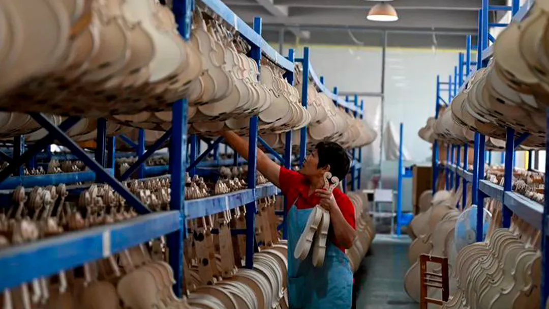 Queshan produce unos 400.000 violines al año. Más de 2.600 personas trabajan actualmente en esta industria.