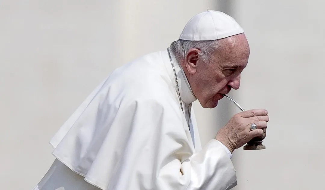 El papa Francisco habilitó a los sacerdotes a bendecir parejas homosexuales en la Iglesia católica. Foto: Efe 