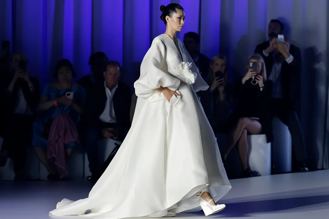 Vestido del diseñador francés Stephane Rolland. EFE/ Andreu Dalmau