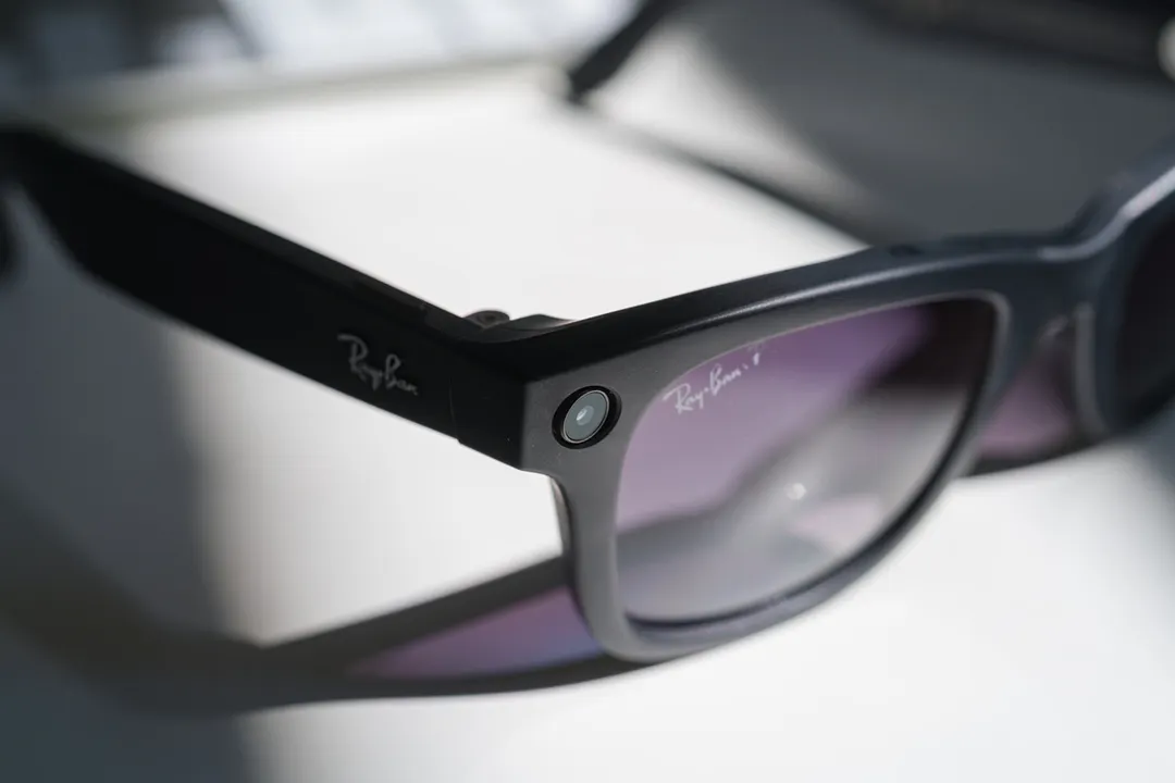 Xiaomi optimiza el audio abierto en sus nuevos lentes inteligentes de bajo peso.