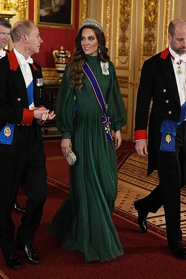 El vestido verde esmeralda de Kate Middleton que deslumbró en una cena oficial.