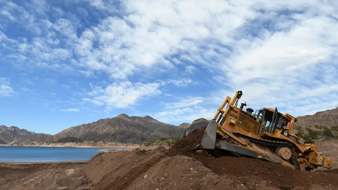 Días atrás comenzaron las obras en el perilago de Potrerillos.