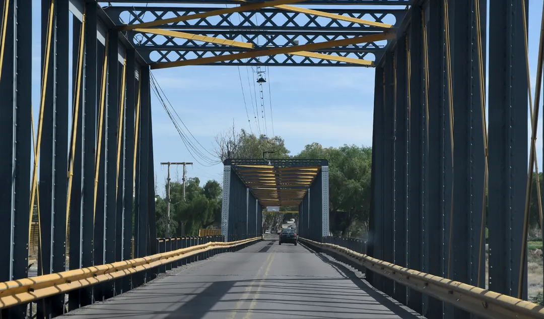 El puente actual quedará para peatones mientras la nueva estructura permitirá tránsito fluido entre el norte y sur de Luján.