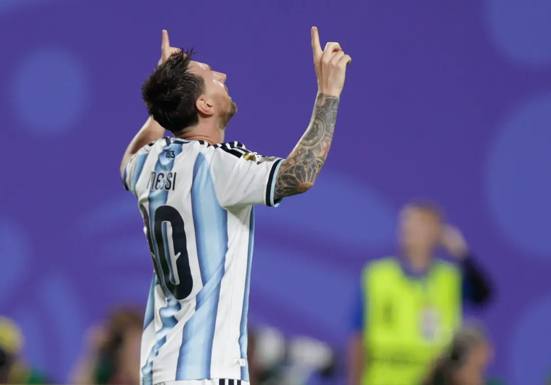 Lionel Messi: dos décadas de grandeza y un legado eterno.