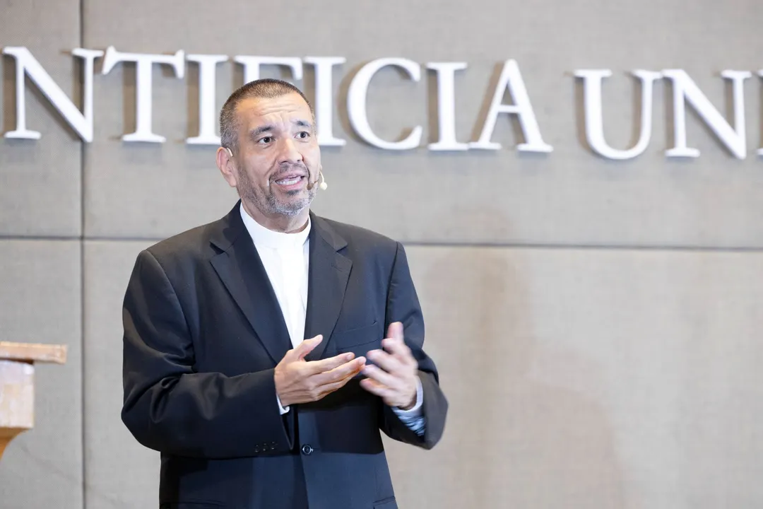 Padre Fabián Báez, director del Instituto Papa Francisco.