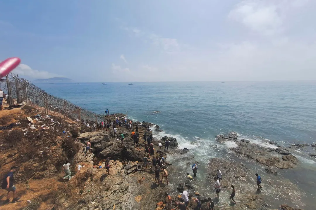 Desde Marruecos, casi 50.000 migrantes llegaron a Ceuta, España. Foto Efe