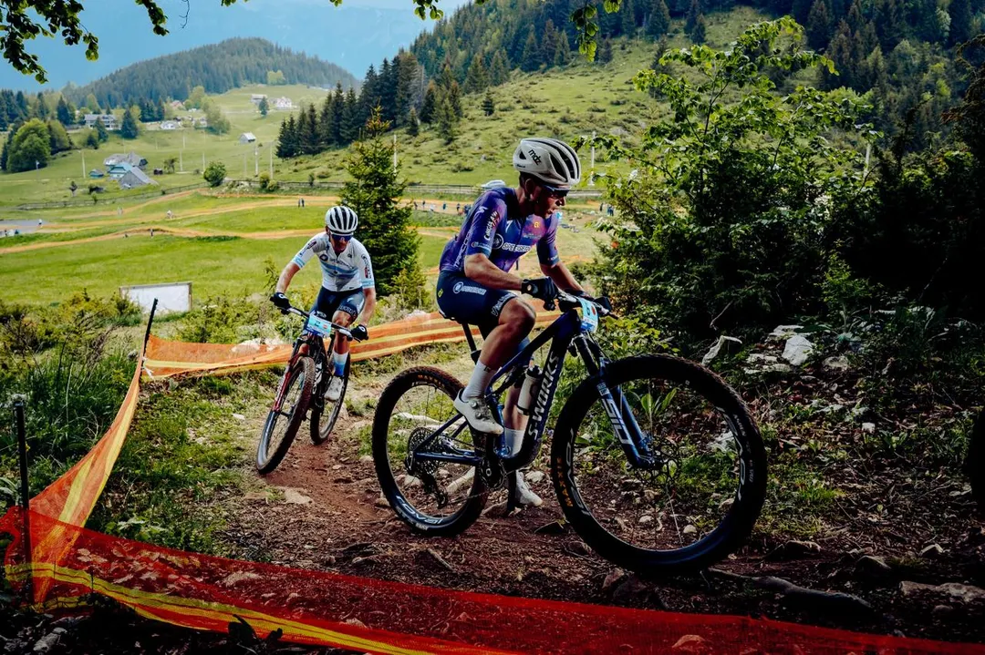 El ciclista mendocino consiguió podios en Croacia y Rumania, obtuvo un Golden Ticket y continúa su gira por Europa.