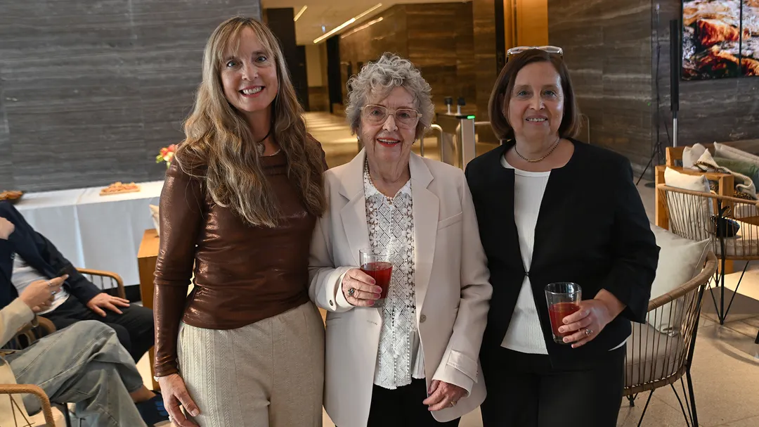 Silvia Otoya, Hilda Bet y Susana Otoya.