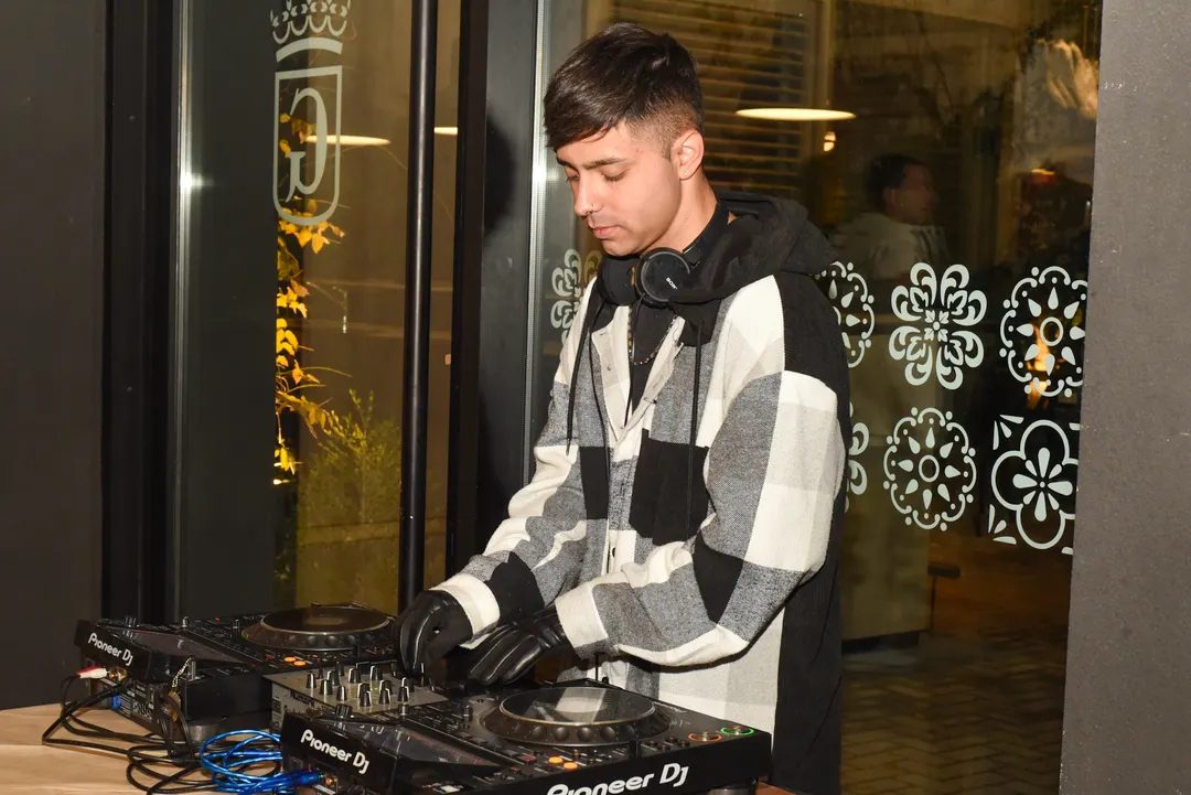 La música que acompañó la noche estuvo en las manos de Lucho DJ.