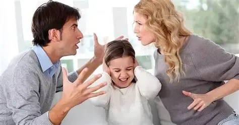 La familia no es solo un espacio íntimo, donde cada uno “es como es”. Es  un sistema de relaciones que se organiza a través de roles.