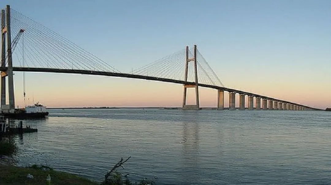La ruta que une Rosario y Victoria sobre el río Paraná está bajo concesión de la compañía que reclama renegociar el contrato según lo acordado con sucesivos gobiernos.