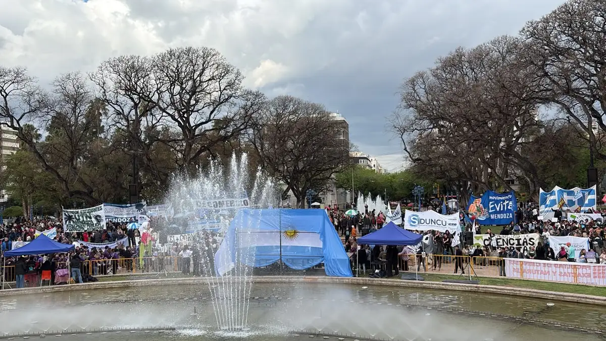 La Marcha Federal Universitaria convocó a miles de personas en Mendoza