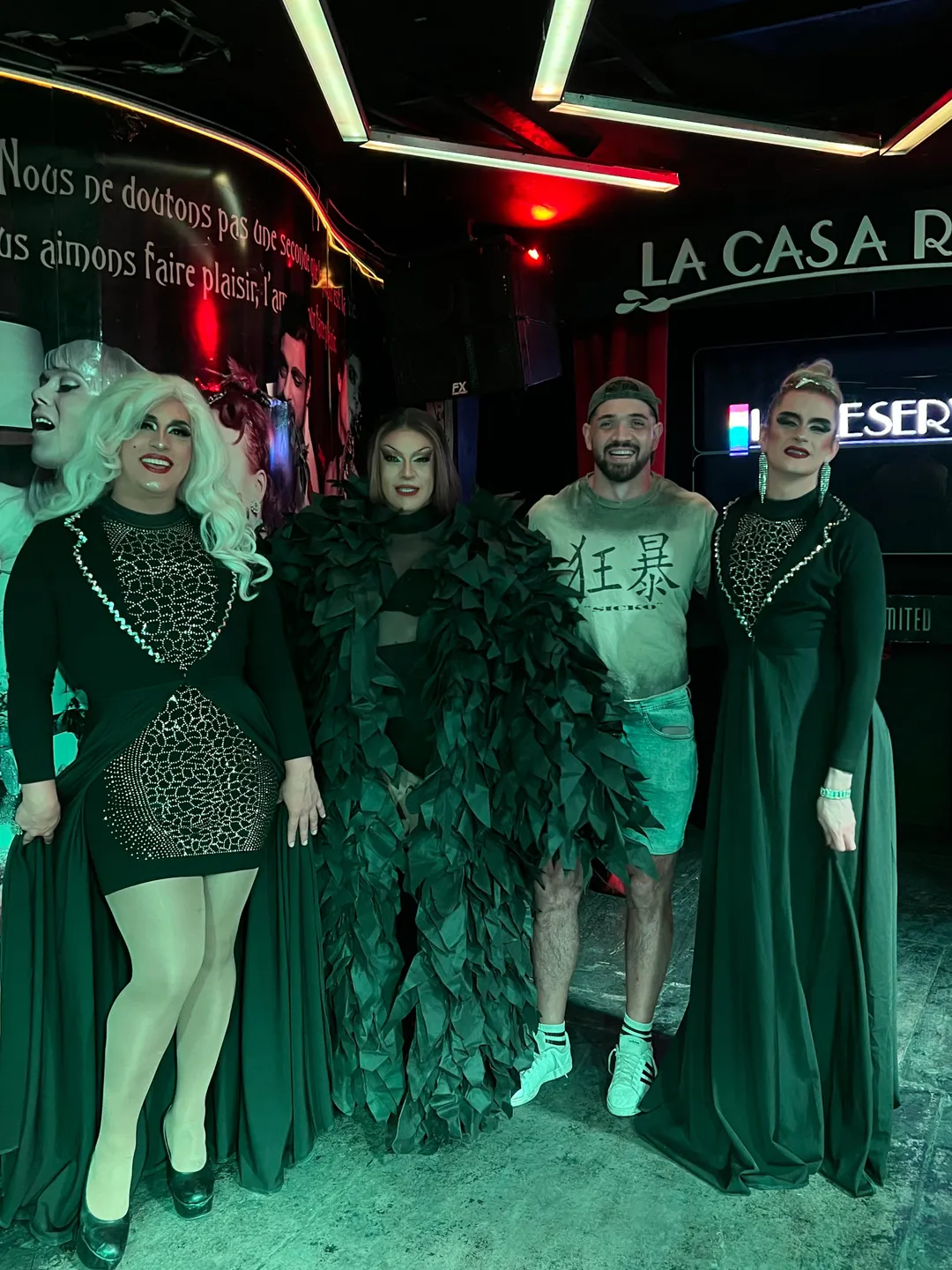 La estética drag y el brillo escénico protagonizan las noches de la escena alternativa en Mendoza.