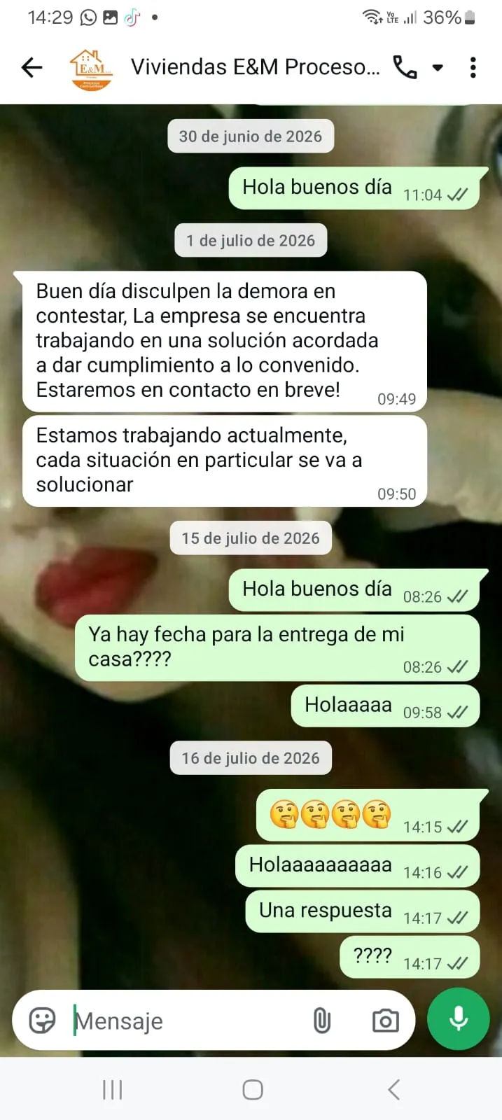 Otros de los puntos que denuncian los damnificados, es que la empresa no cumple con los plazos de entrega acordados en los contratos.