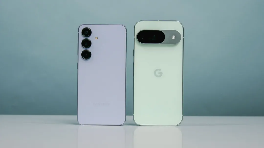 Ecosistemas de IA: Google potencia Gemini en Google Pixel 10; Samsung acelera con Galaxy AI.