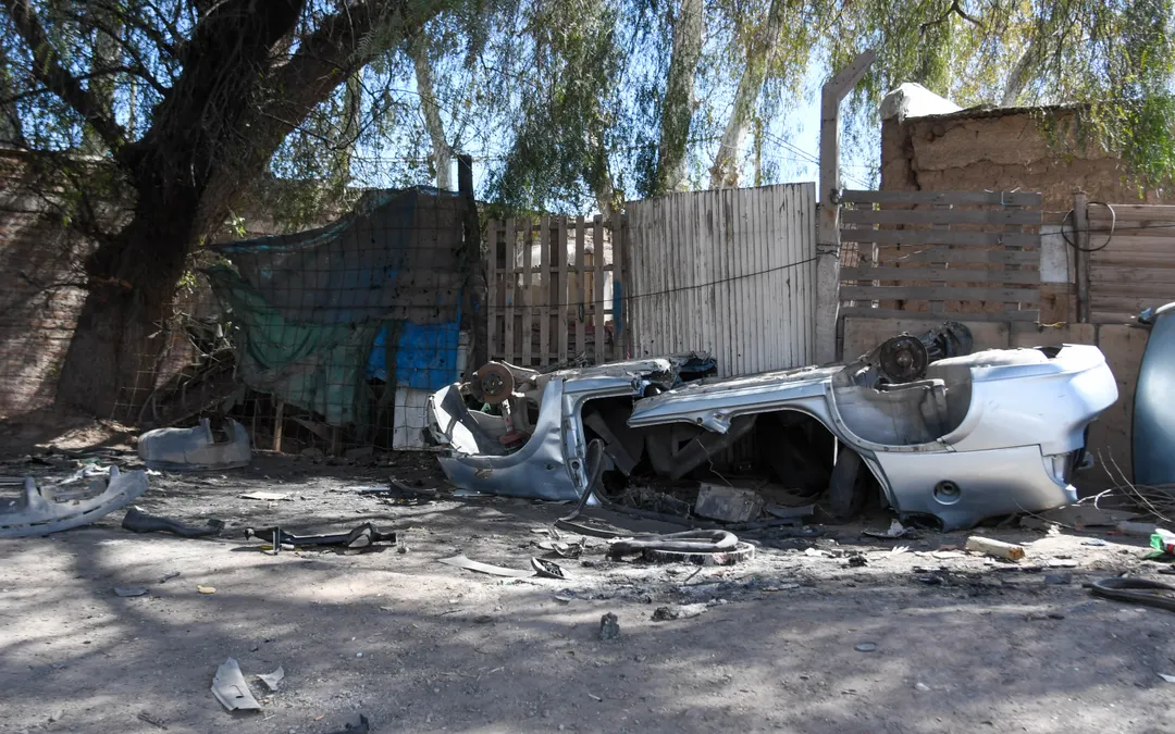 Al igual que en la villa Junín, la villa democracia vive la misma realidad, atravesada por la violencia, la inseguridad y la precariedad.