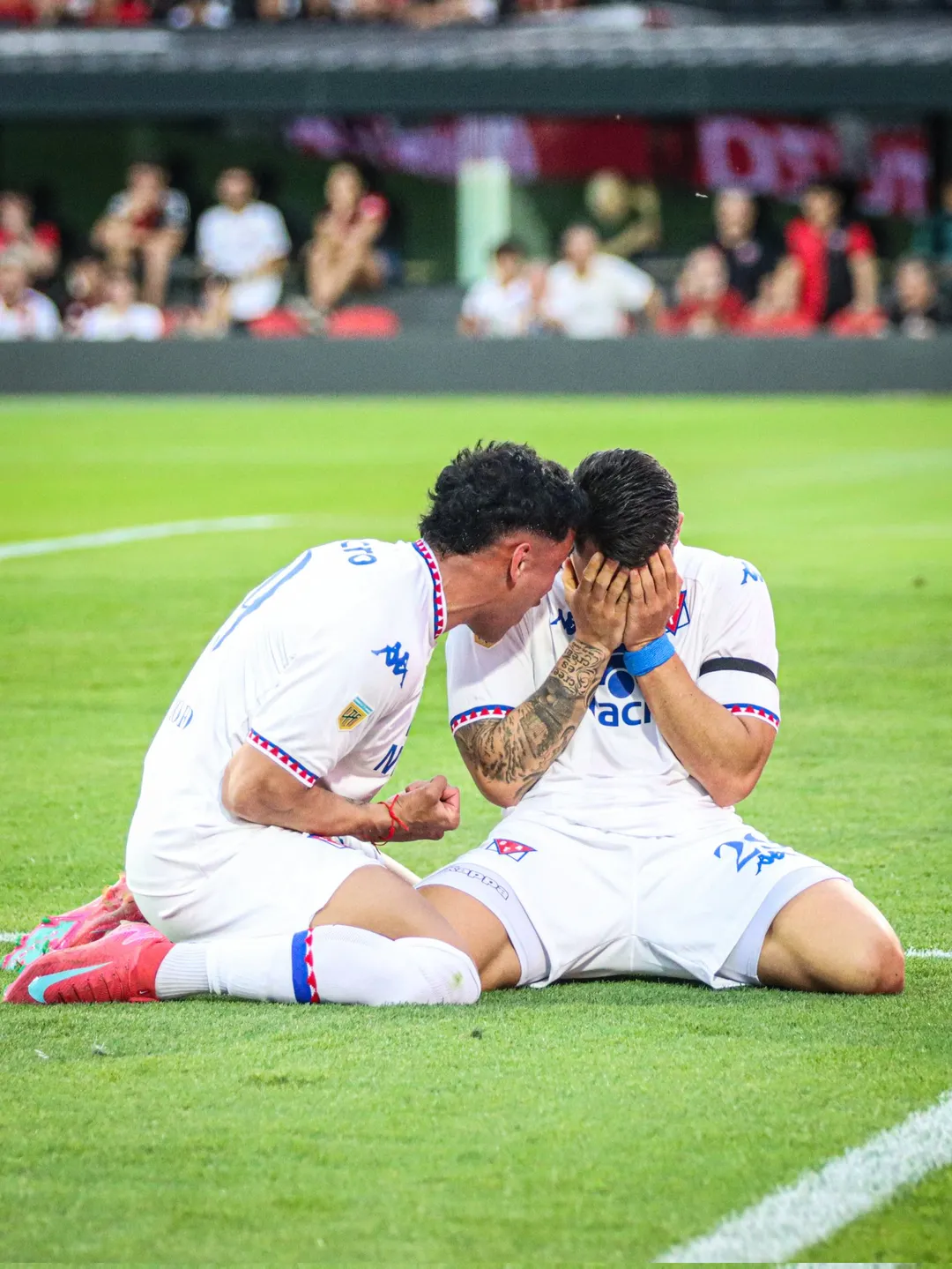 Ignacio Russo festeja el 1-0 de Tigre ante Newell's. El hijo de Miguelo lo vivió un día entre el dolor por la parti de su padre y el amor al fútbol que le transmitió su padre.