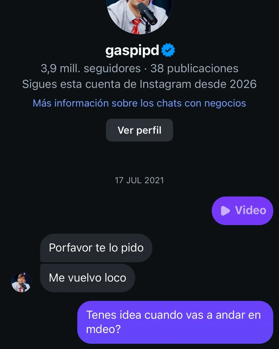 Así fue la pequeña conversación entre el artista y el youtuber.