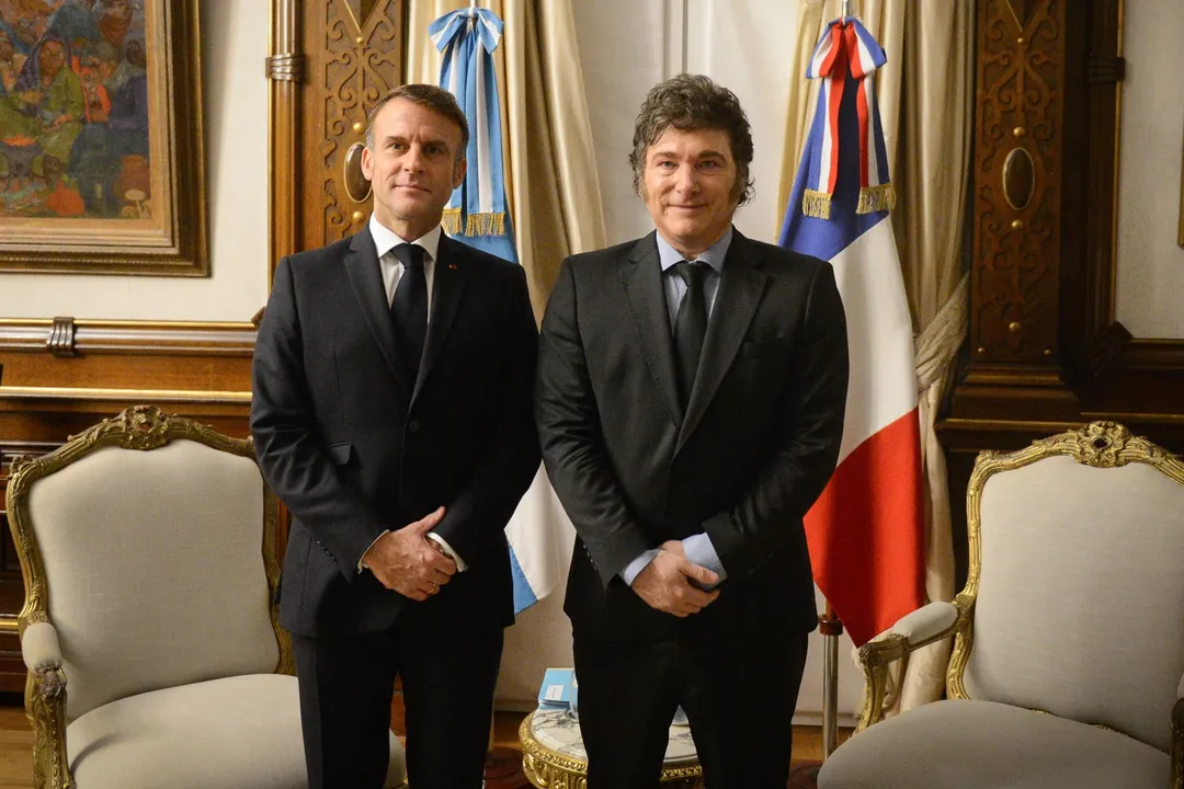 Emmanuel Macron y Javier Milei. Foto: EFE