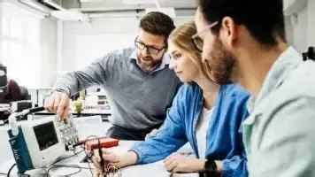 ¿Puede un pequeño comercio o industria con 10 empleados cumplir con todo esto y, al mismo tiempo, gestionar su negocio y crecer?