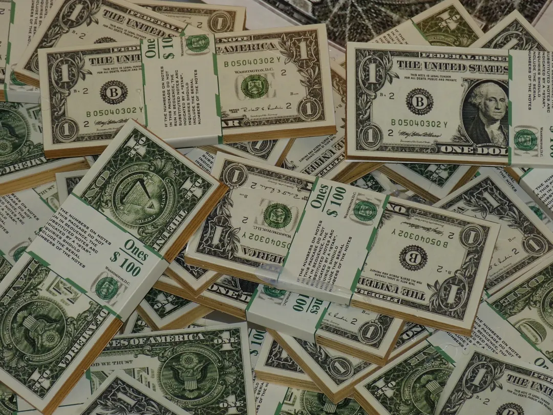 El dólar sube.