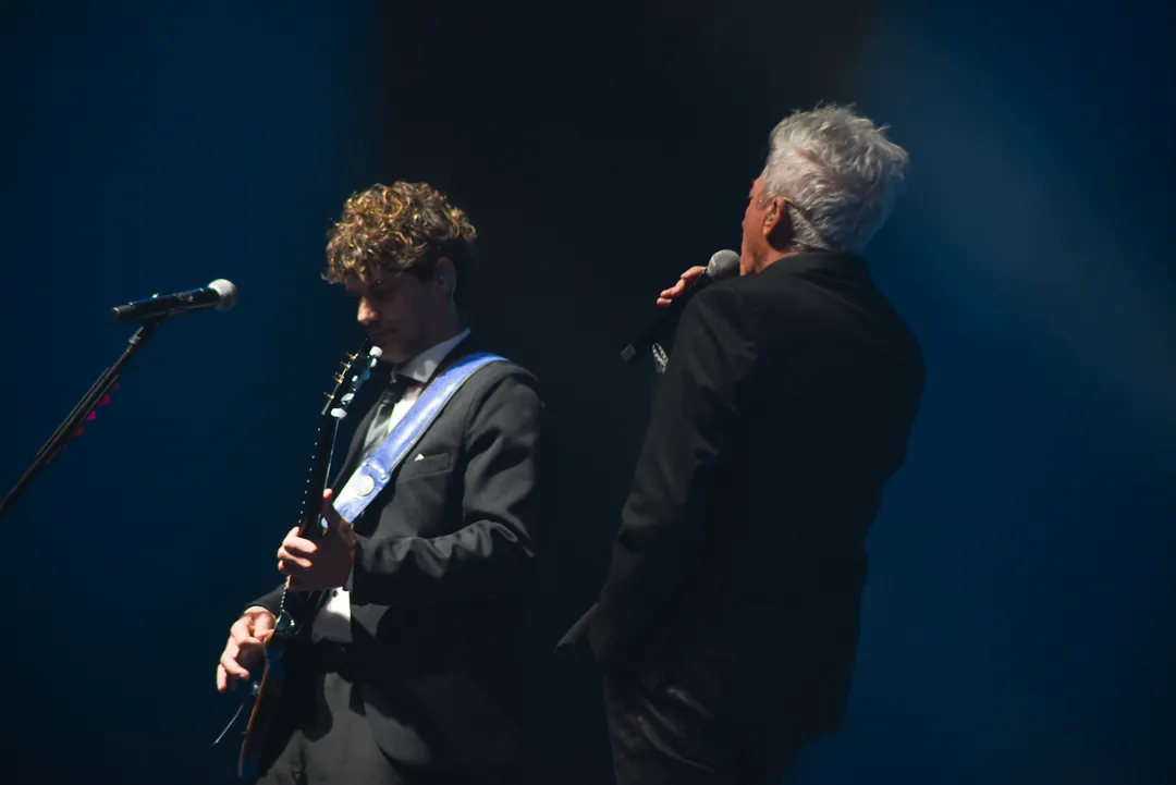Agustín Ferro, guitarra.