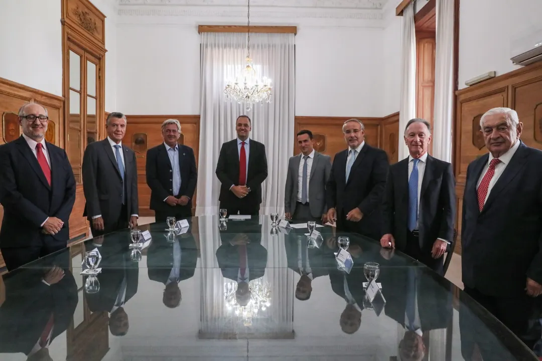 Manuel Adorni con el Grupo de los 6, la principal entidad empresaria del país