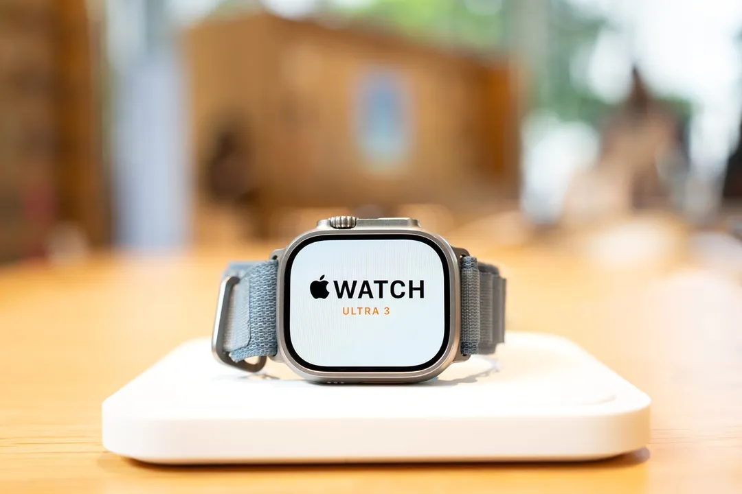 El Apple Watch Ultra 3 destaca por su resistencia extrema y una pantalla de 3000 nits.