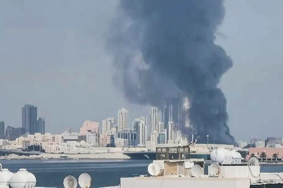 Irán ataca bases estadounidenses en Baréin, Qatar y Emiratos Árabes.