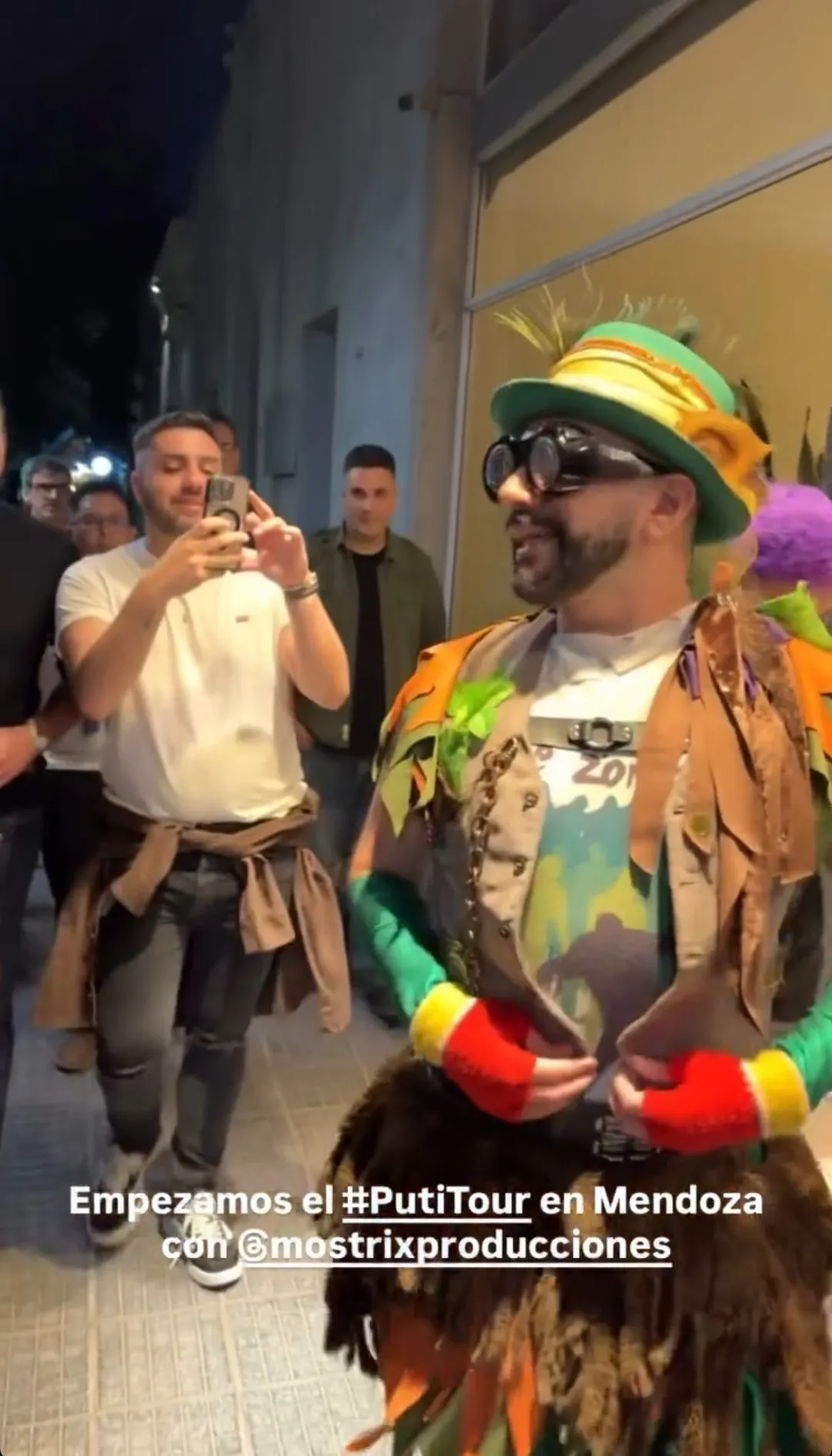 Parte del recorrido con un grupo de turistas gays de Amano por las calles mendocinas en el año 2025.