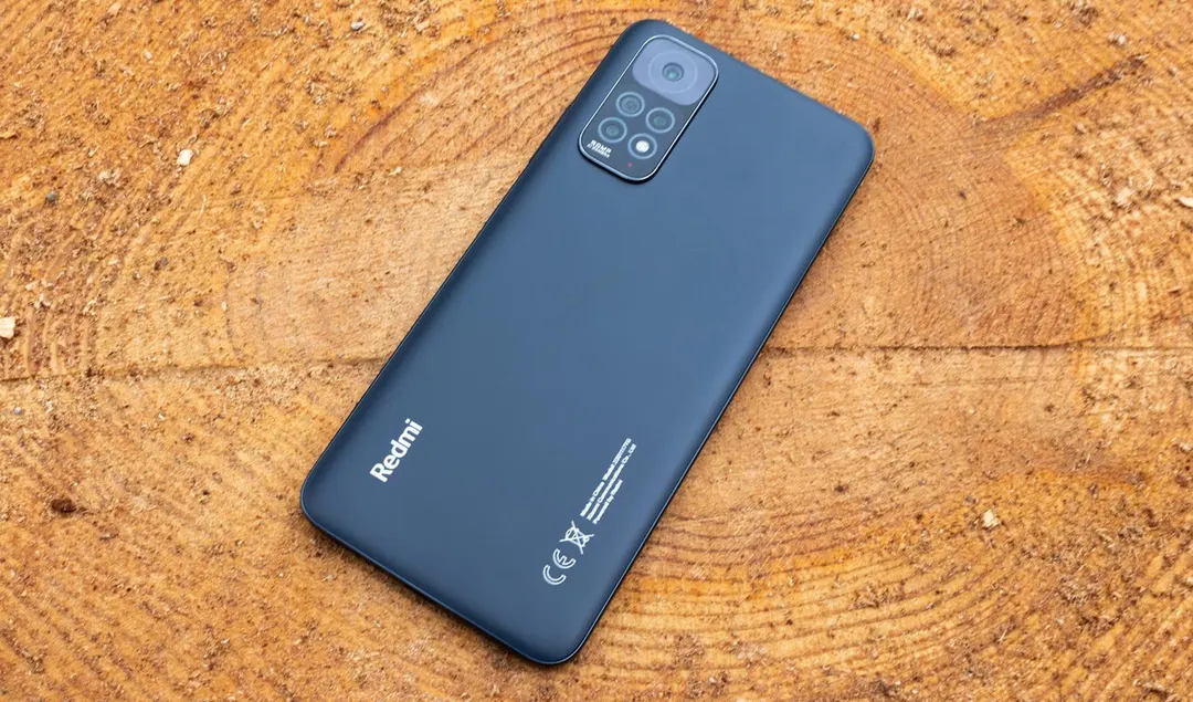El Xiaomi Redmi Note 11 rinde bien con juegos como Roblox gracias a su procesador Snapdragon 680 y pantalla AMOLED fluida.