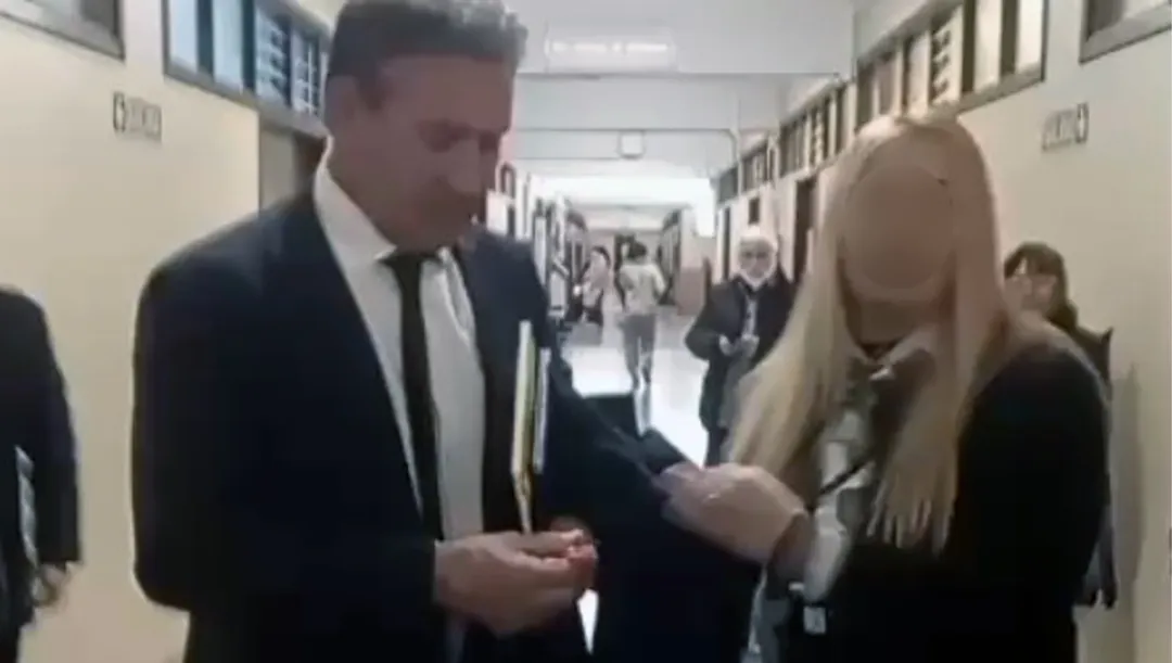 La denunciante cruzó a Cuneo Libarona frente a los medios de comunicación.
