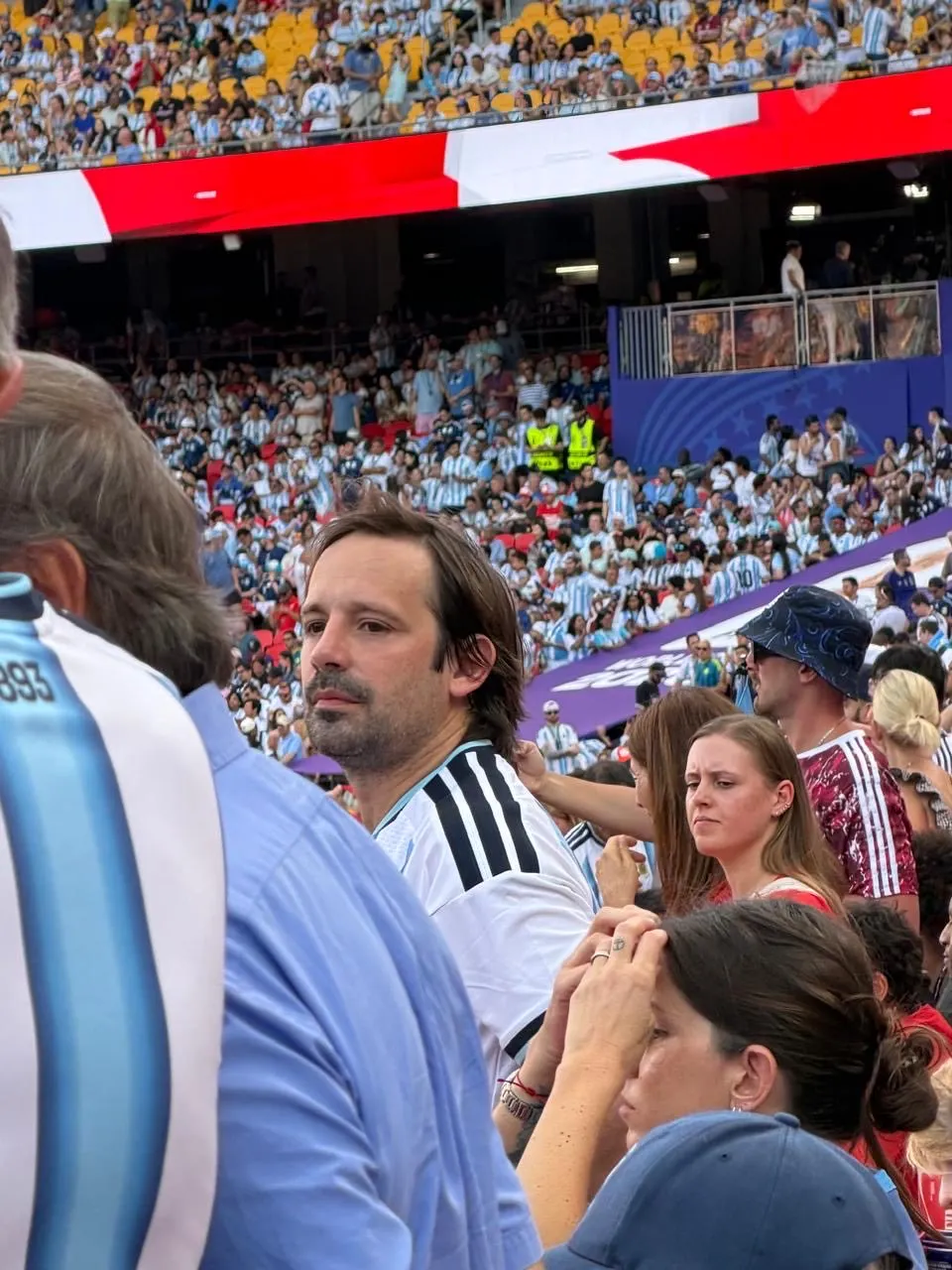 Santiago Viola, viceministro de Justicia, en el partido de la Selección. Foto: Nicolás Pizzi