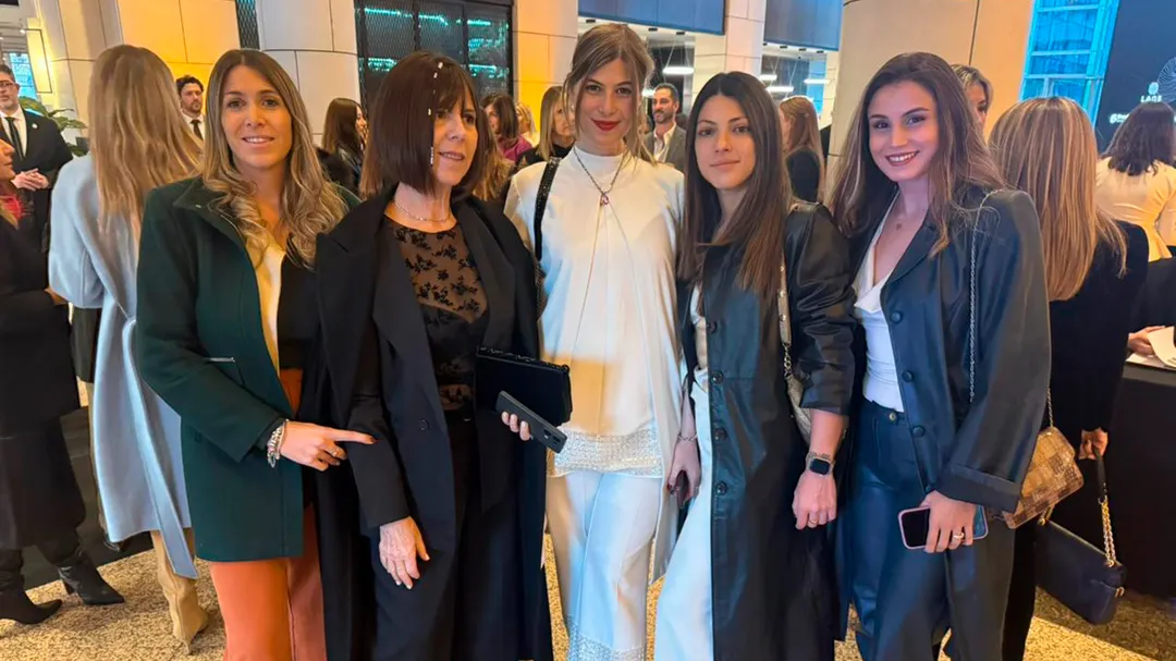 Gisella Orellana, Rita Pérez Marco, Antonella Savina, Antonella Berardini y Aylin Puga.
