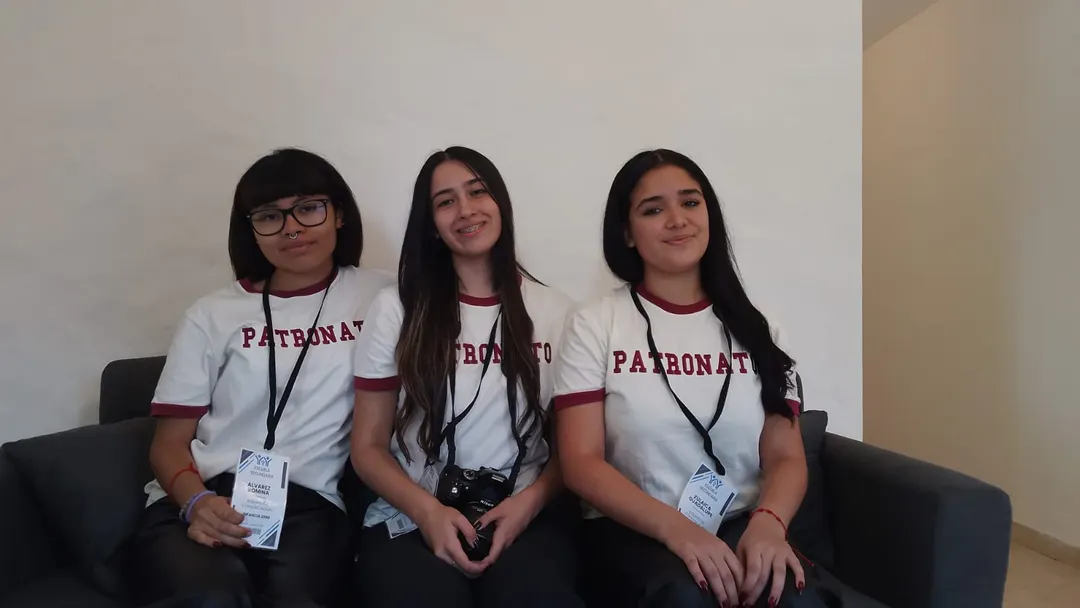 De izquierda a derecha: Romina, Salomé y Guadalupe, alumnas de Patronato de la Infancia. 