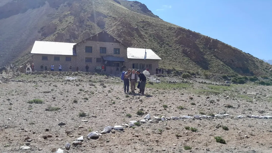 La Patrulla de Rescate y Auxilio de Montaña (UPRAM) debió participar del salvataje de un hombre oriundo de Misiones que se descompensó cerca del Manzano Histórico.