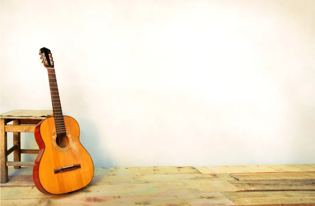 Tocar un instrumento musical estimula la mente y reduce el estrés, según la IA. Foto: Shutterstock
