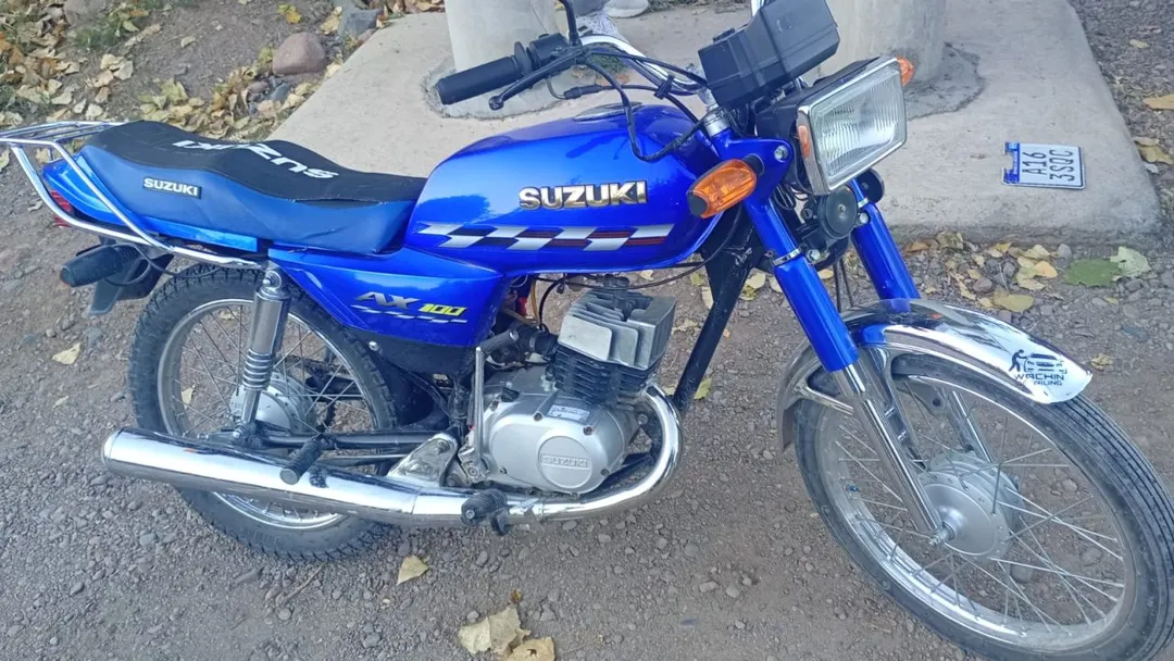 Efectivos retuvieron una Motocicleta Suzuki 100 cc que circulaba sin licencia, sin seguro y sin documentación.