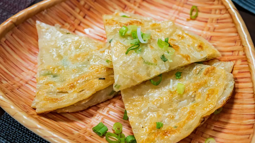 Probá esta receta de panqueques de cebolla de verdeo