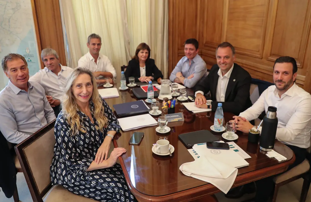 Increíble, pero la mesa política no habla del tema Adorni. Cada vez más disfuncional