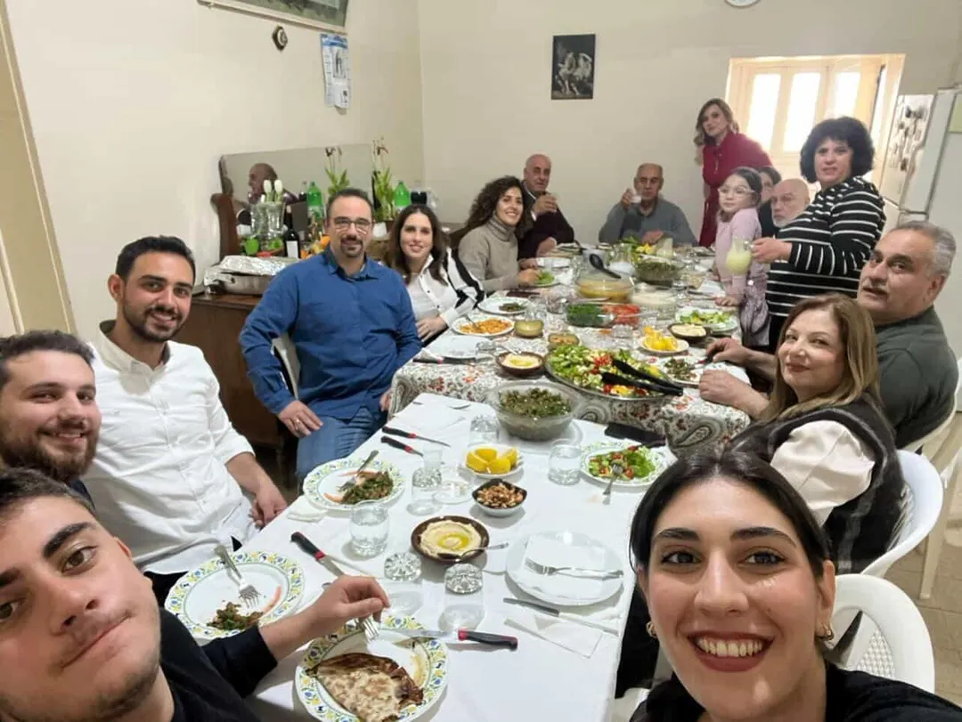Ibrahim Mallah y su familia compartiendo el Domingo de Ramos.