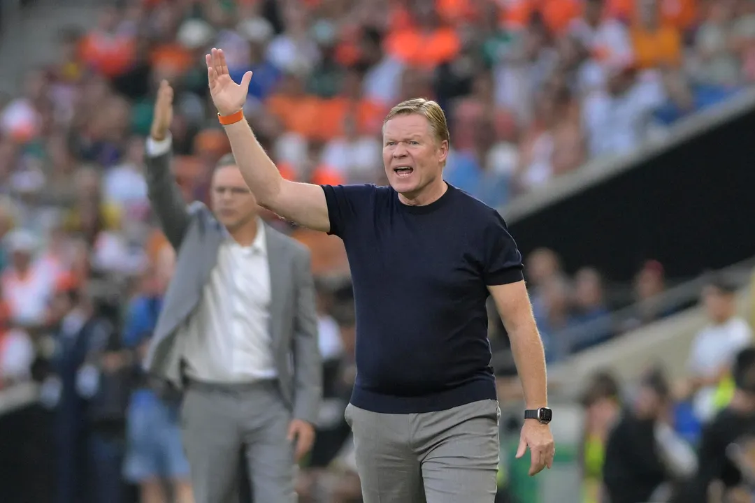 Al igual que como había hecho en Barcelona, Xavi reemplazará en Países Bajos a Koeman.