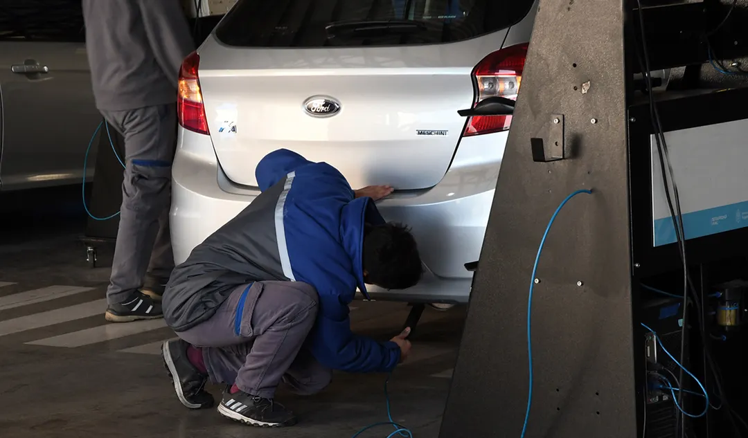 Aunque los vehículos incorporan cada vez más tecnología, los mecánicos seguirán siendo clave para realizar diagnósticos, mantenimiento y reparaciones.