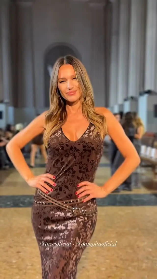 Vestido con cinto: la apuesta fashion de Pampita.