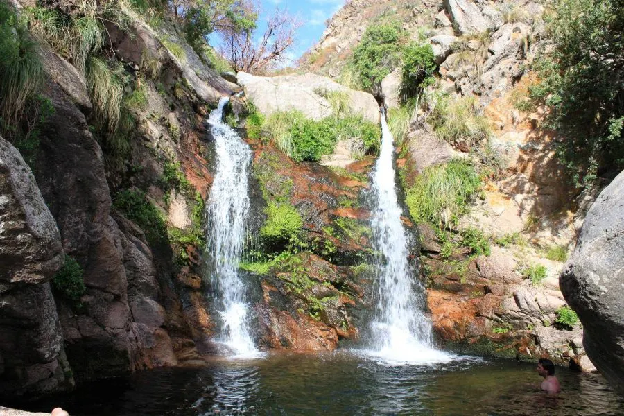 Senderos, cascadas y cultura local hacen de este pueblo un destino ideal para descansar y explorar la naturaleza.