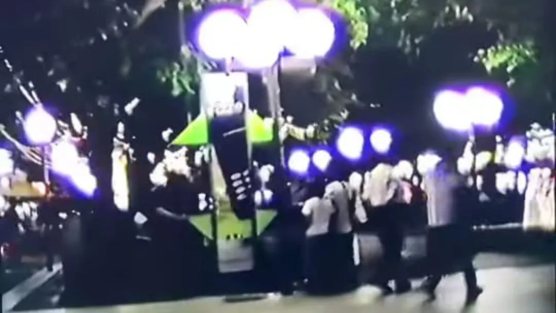 El fenómeno del material fílmico que muestra la Ciudad de Mendoza en el verano del 98' por la noche, conmueve a varias generaciones.